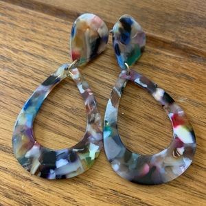 Resin dangle earrings